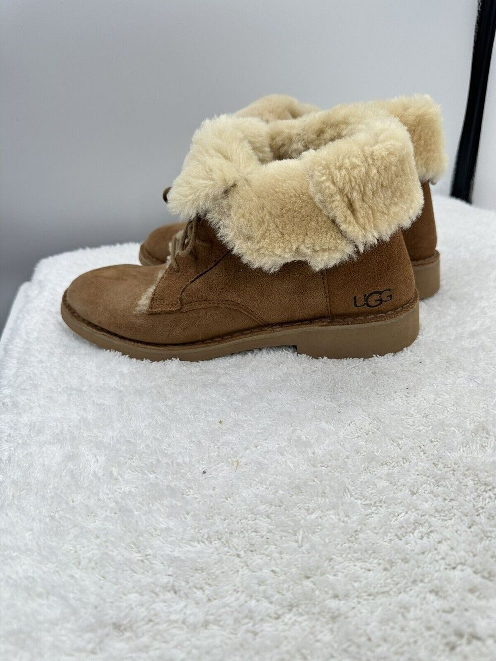 Ugg women's Quincy brown shearling lined‎ boots size 9.5 Winter tie Fold Over